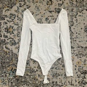 Aritzia babaton contour long sleeve bodysuit white